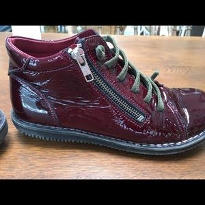 Patent leather Burgandy flat heel zip-boot. No wear at all.  Sz 6.
